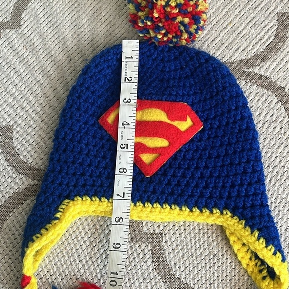 Superman hand knit crocheted winter beanie hat, 3-5 yrs - Picture 6 of 9